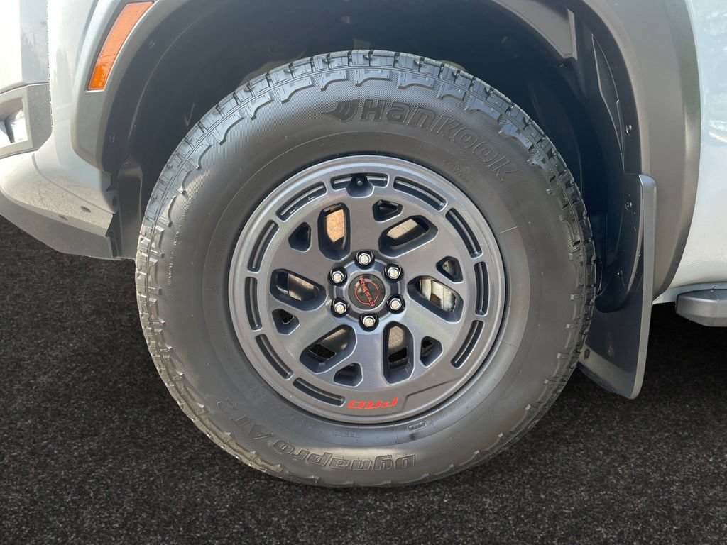 Used 2025 Nissan Frontier PRO-4X AWD/4WD image 13