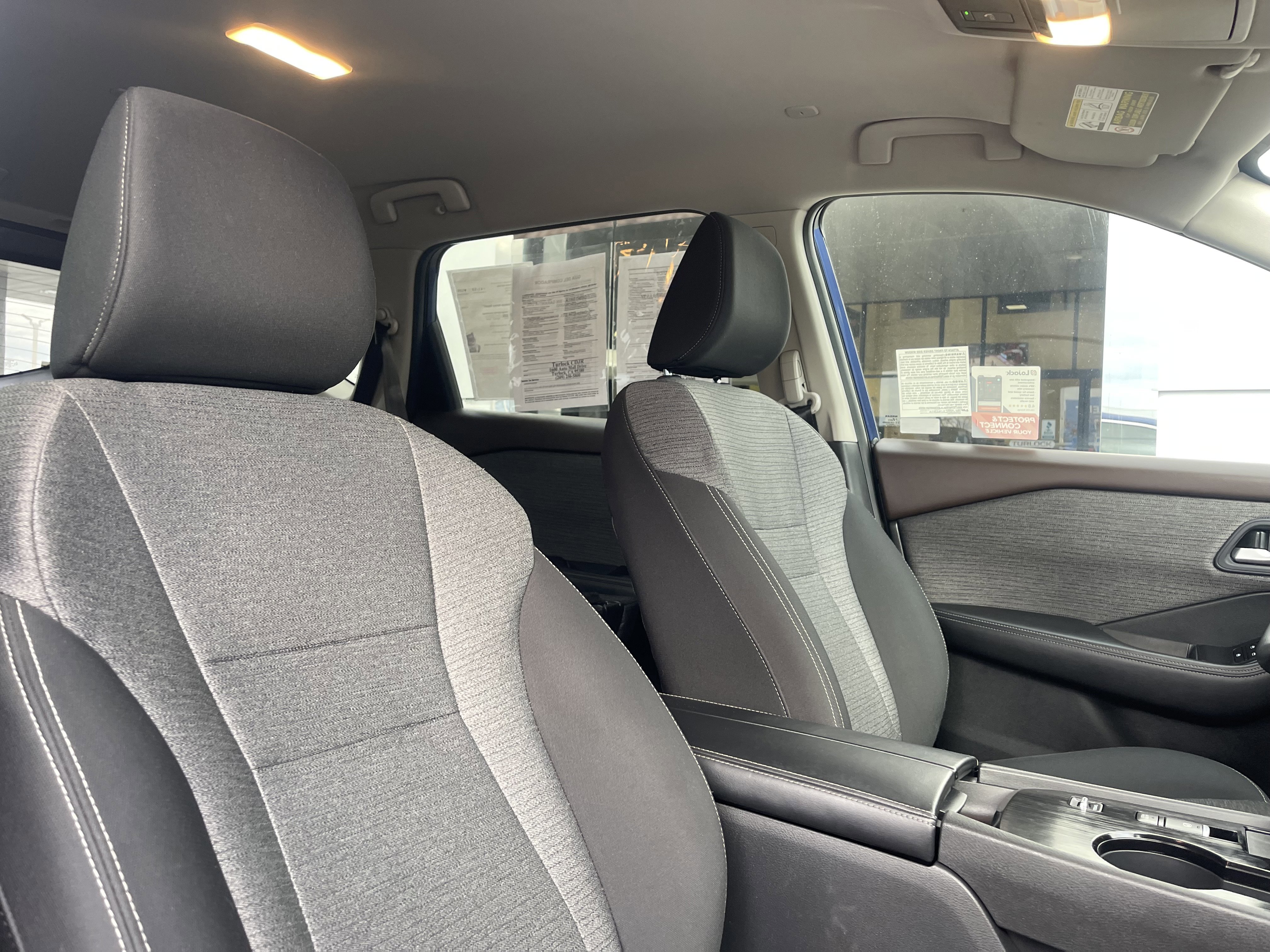 Used 2023 Nissan Rogue SV image 28