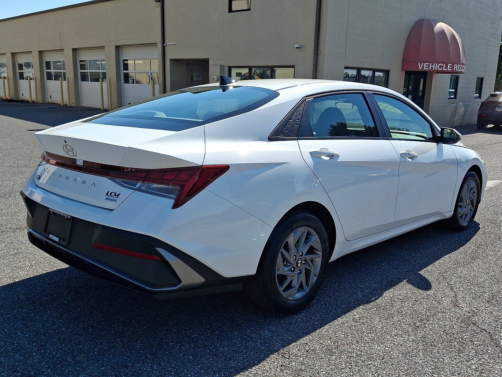 Certified 2025 Hyundai Elantra Hybrid w/ Cargo Package FWD image 5