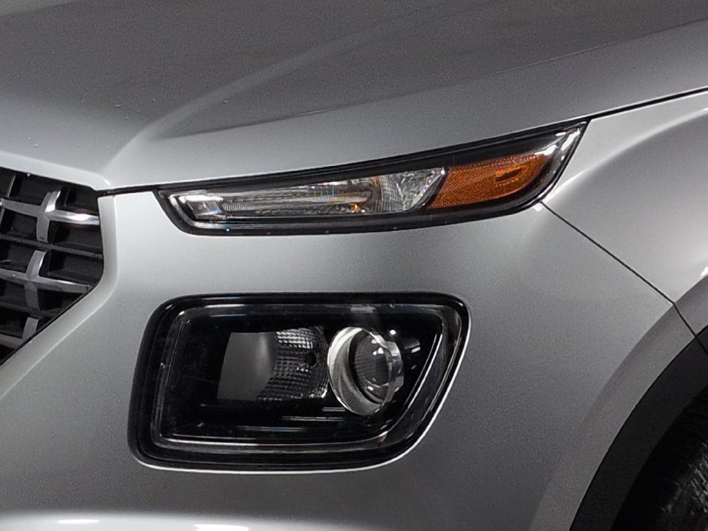 Used 2024 Hyundai Venue SEL FWD image 12