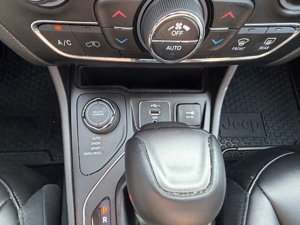 Used 2019 Jeep Cherokee Latitude Plus AWD/4WD image 20