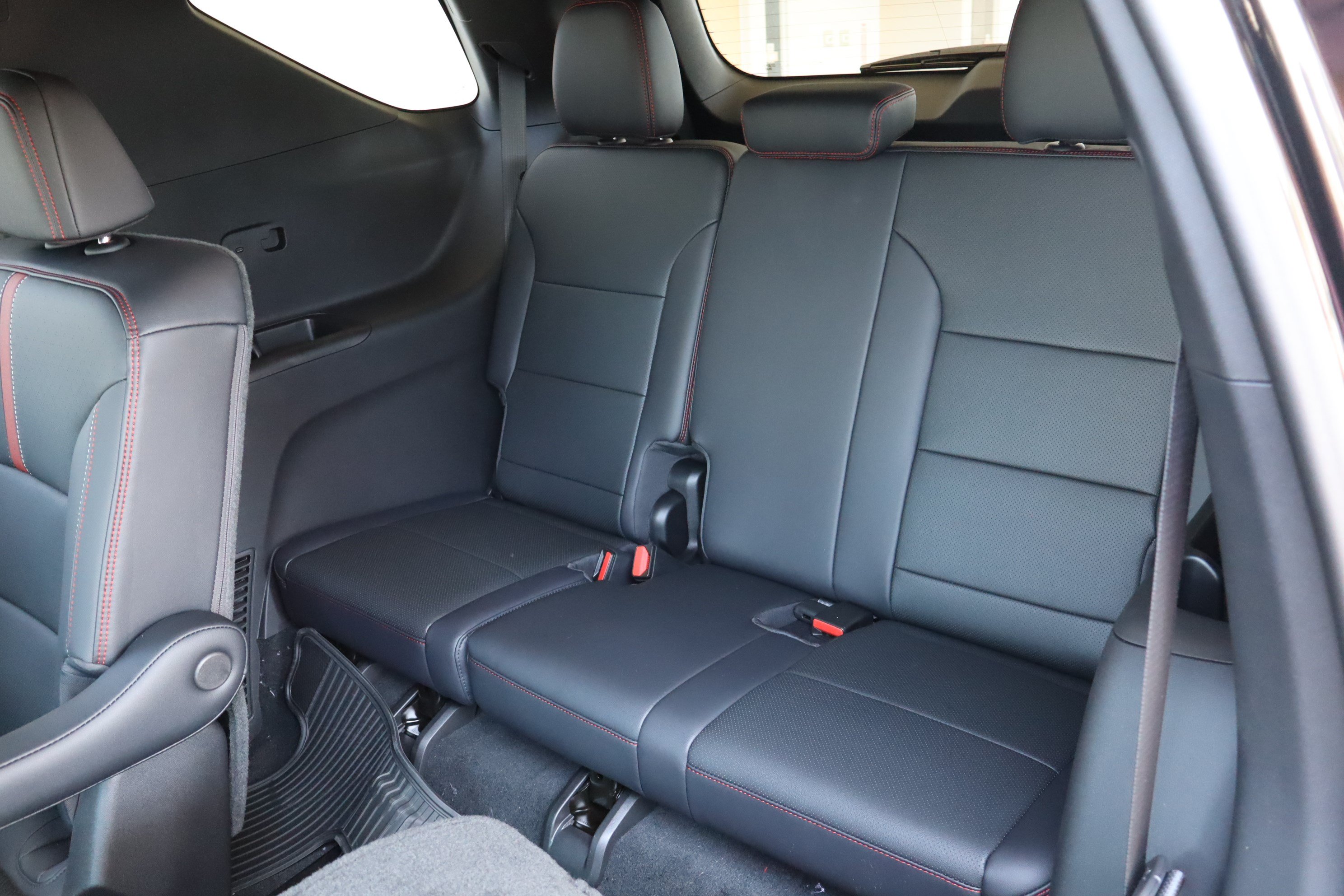 New 2026 Chevrolet Traverse RS w/ LPO, Floor Liner Package FWD image 22
