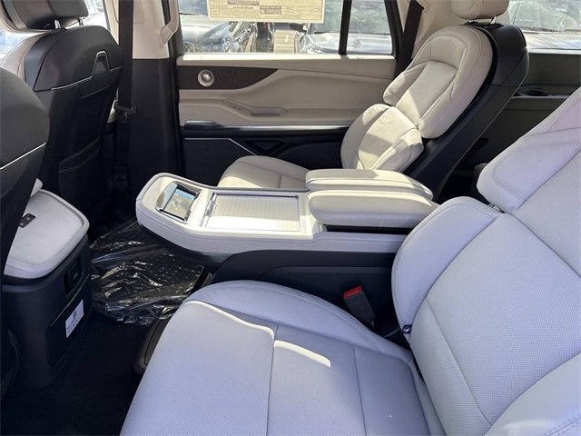 New 2025 Lincoln Navigator L Reserve image 18
