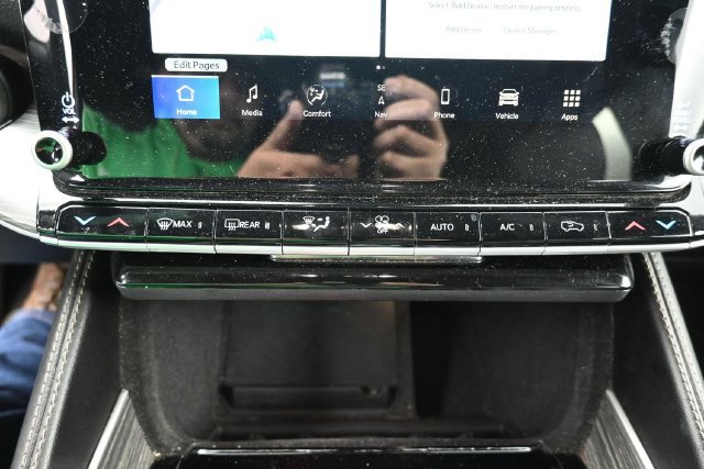 Used 2024 Jeep Wagoneer L Series III w/ Flexible Seating Group AWD/4WD image 23