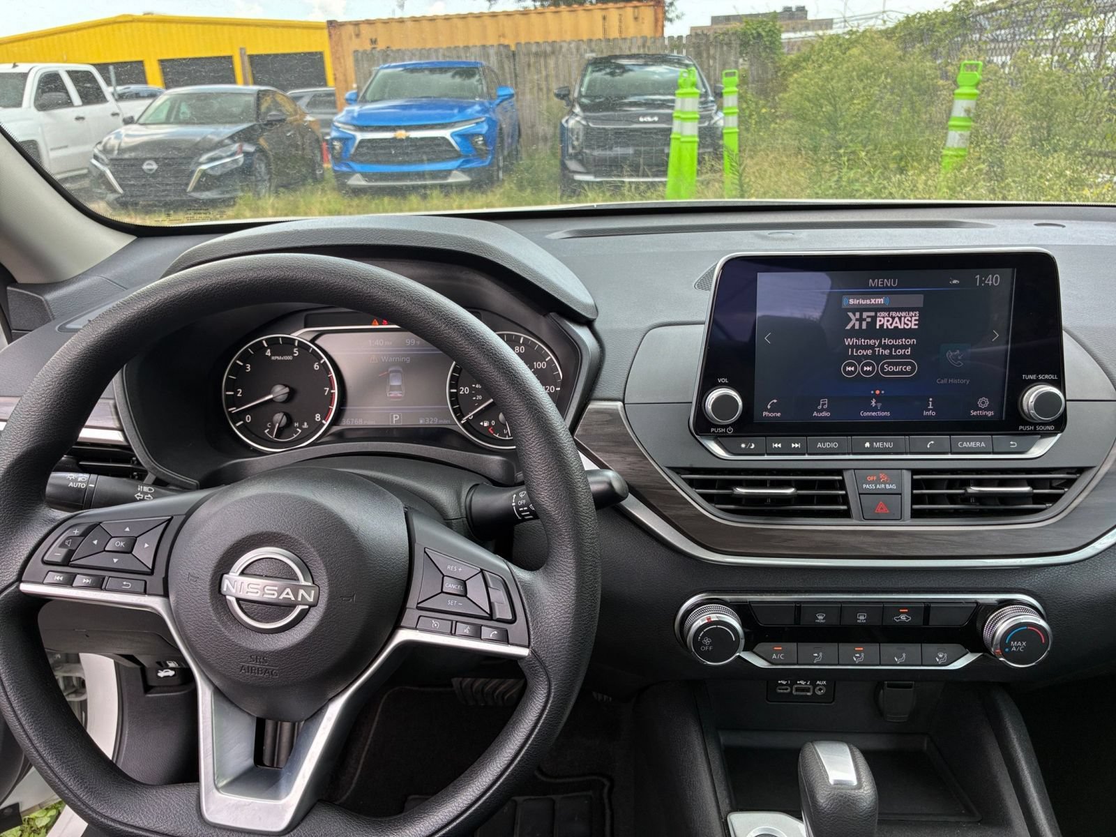 Used 2025 Nissan Altima 2.5 SV FWD image 32