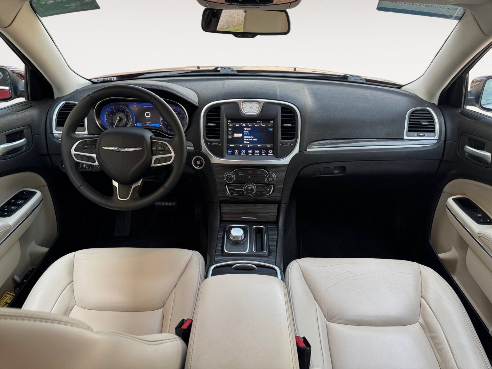 Used 2018 Chrysler 300 Touring L RWD image 10