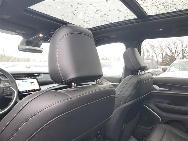 New 2025 Jeep Grand Cherokee Limited w/ Black Appearance Package image 11