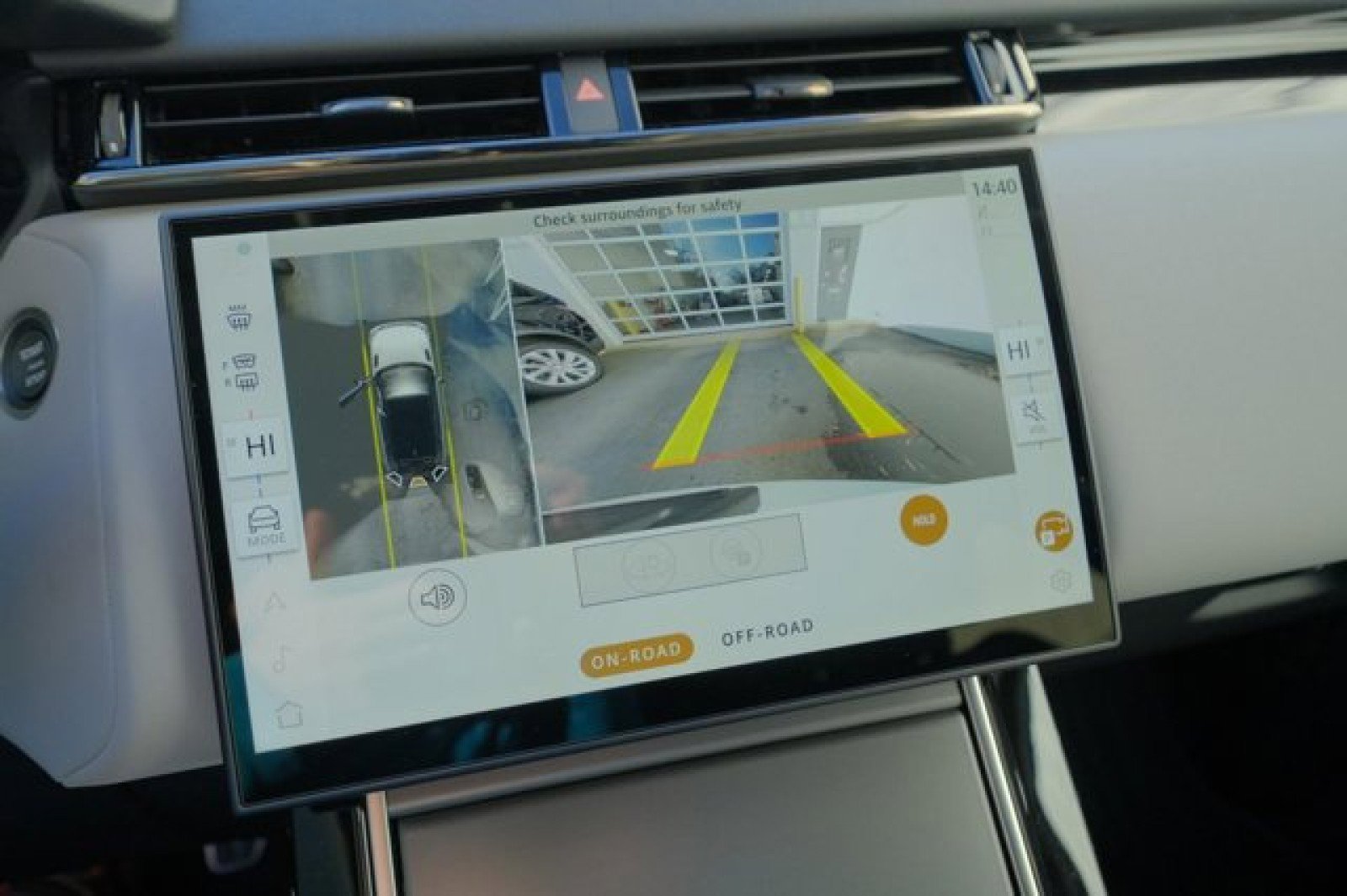 New 2025 Land Rover Range Rover Velar Dynamic SE image 25