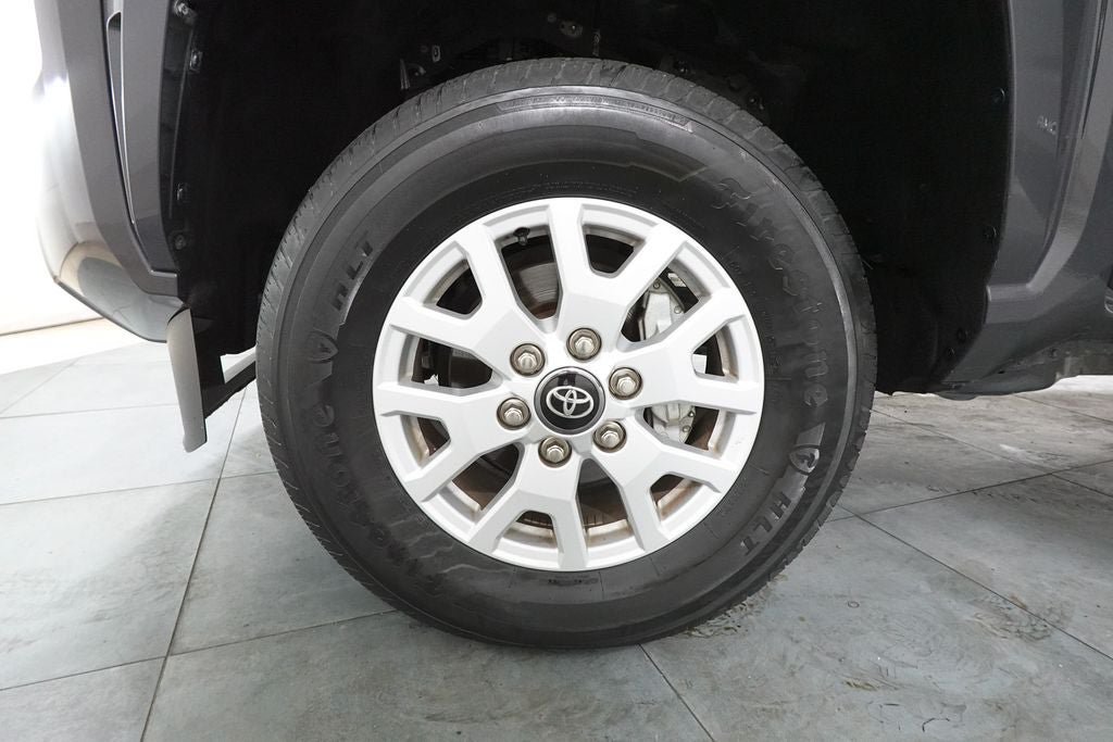 Used 2024 Toyota Tacoma SR5 AWD/4WD image 32