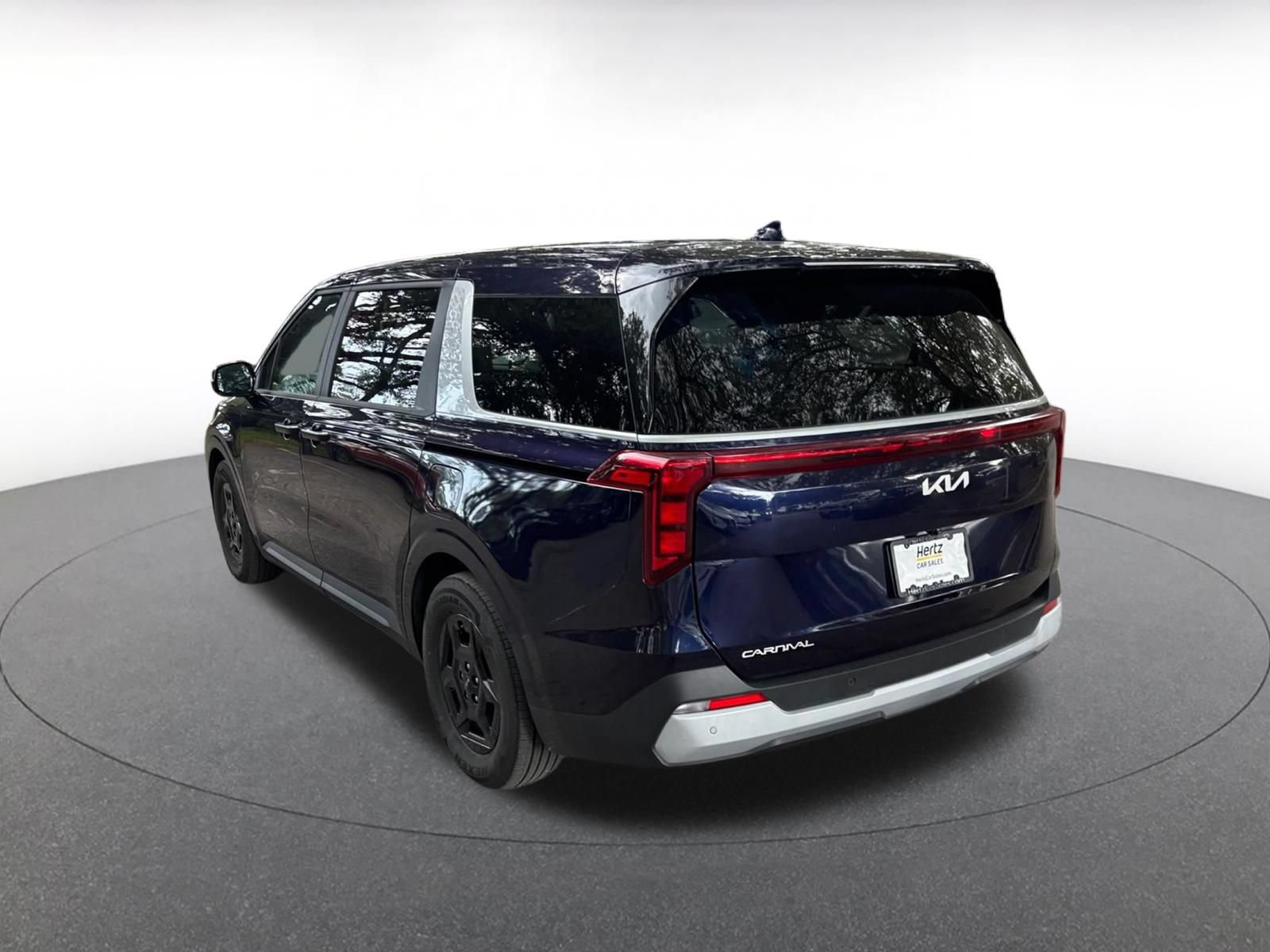 Used 2026 Kia Carnival FWD image 5