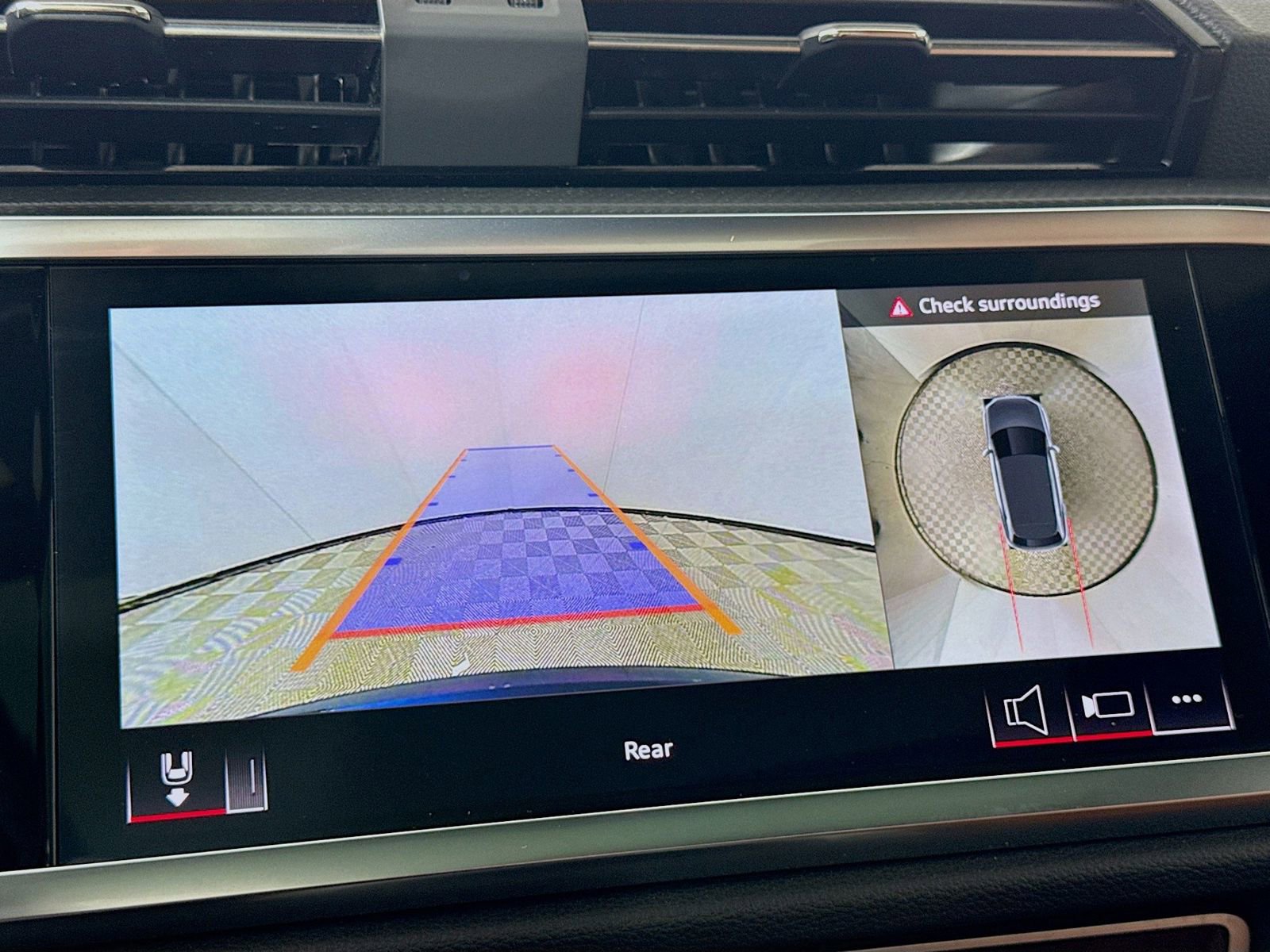 Certified 2025 Audi Q3 2.0T Premium Plus w/ Premium Plus Package image 19