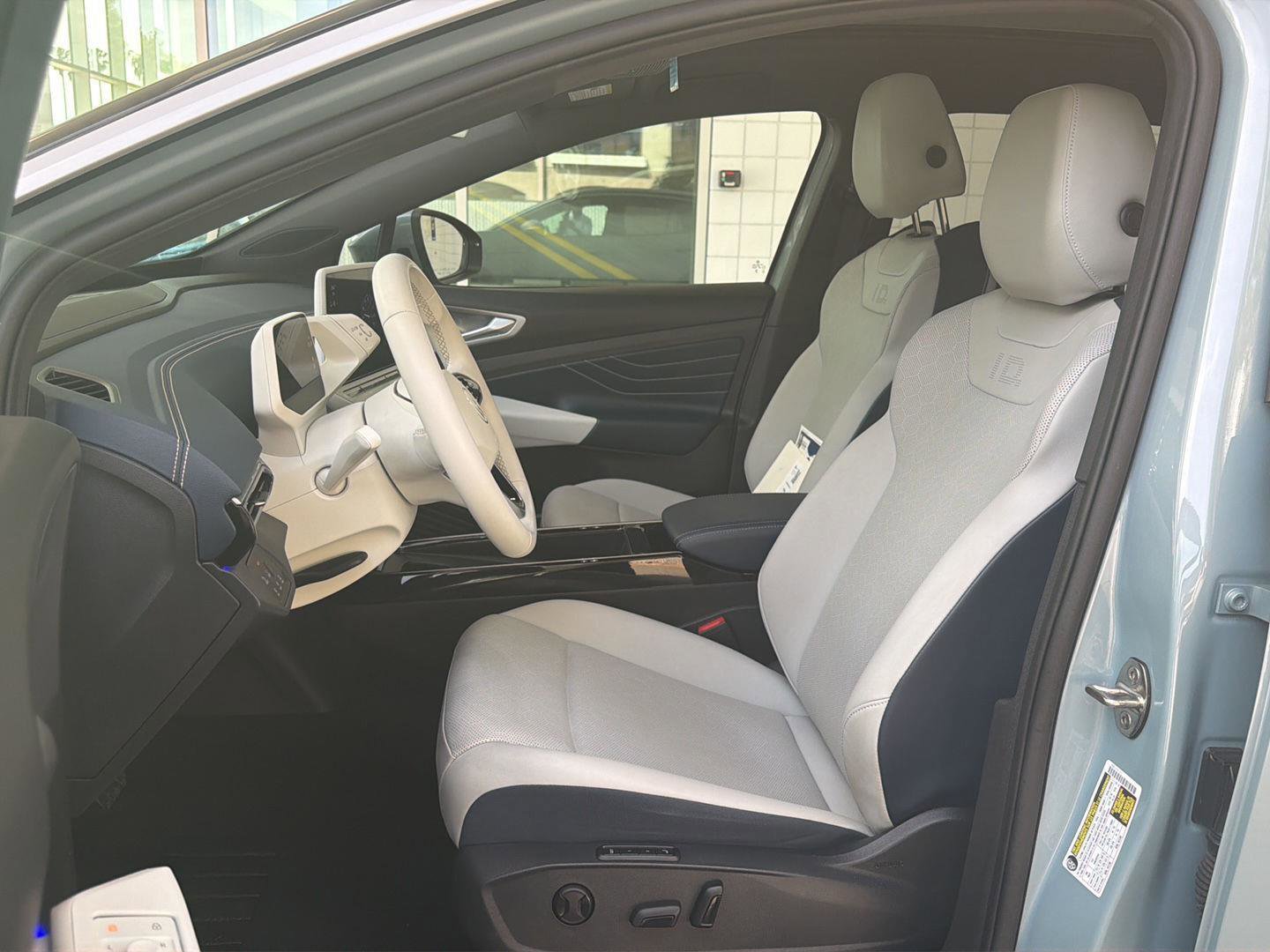 Used 2023 Volkswagen ID.4 Pro S Plus image 15