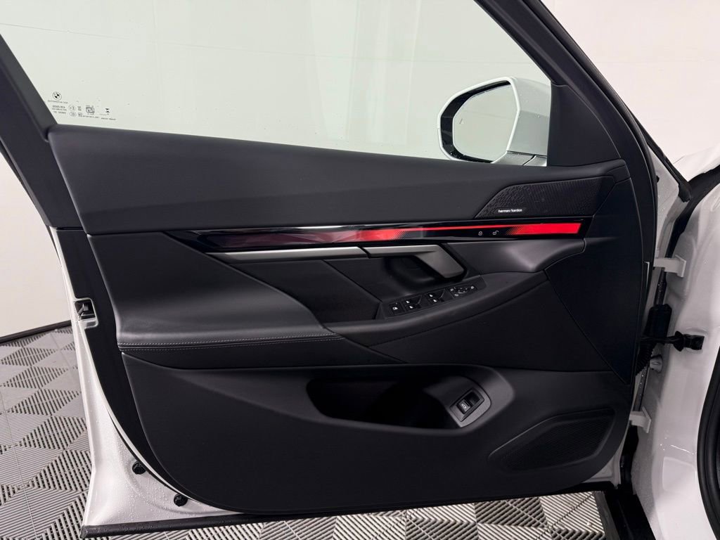 Used 2025 BMW i5 xDrive40 w/ M Sport Package image 13