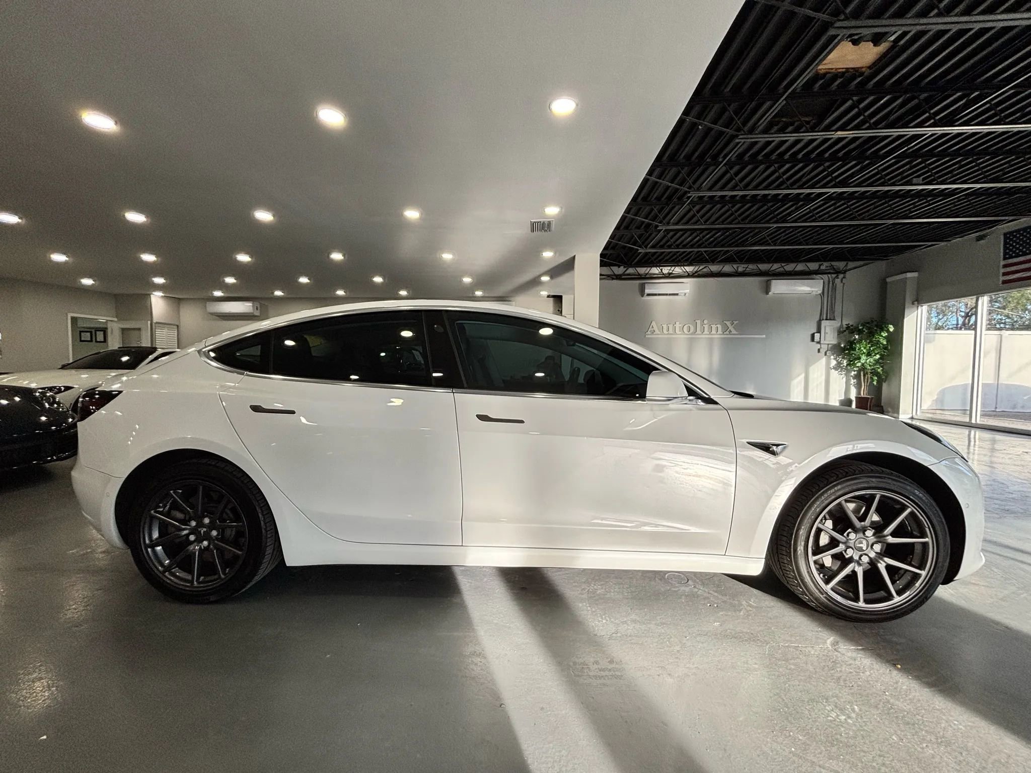 Used 2018 Tesla Model 3 Long Range image 8