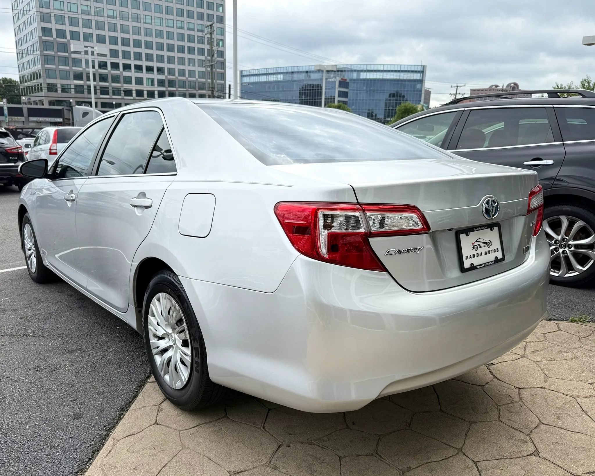 Used 2014 Toyota Camry LE FWD image 5