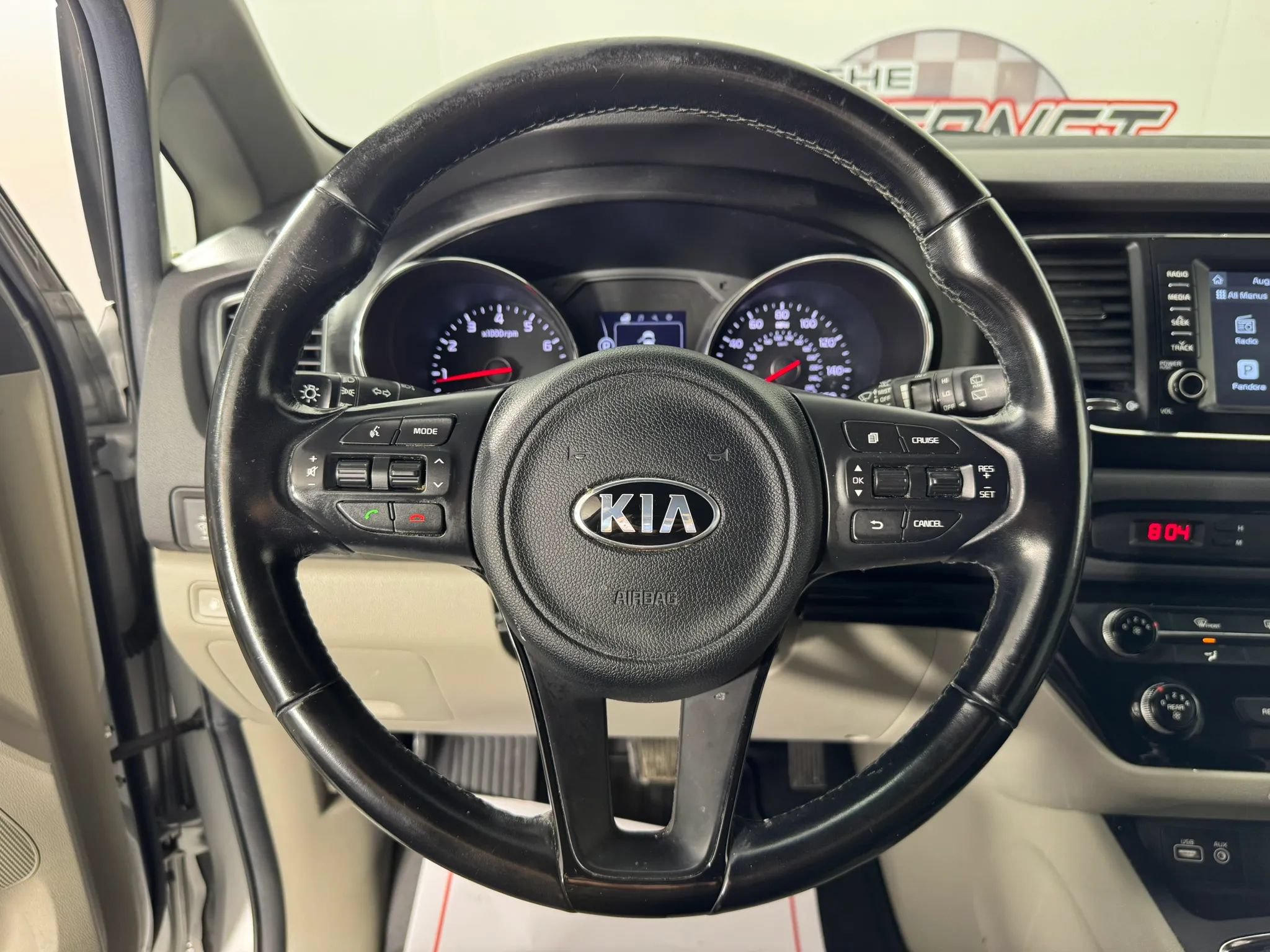 Used 2017 Kia Sedona LX w/ LX Essentials Premium Package FWD image 13