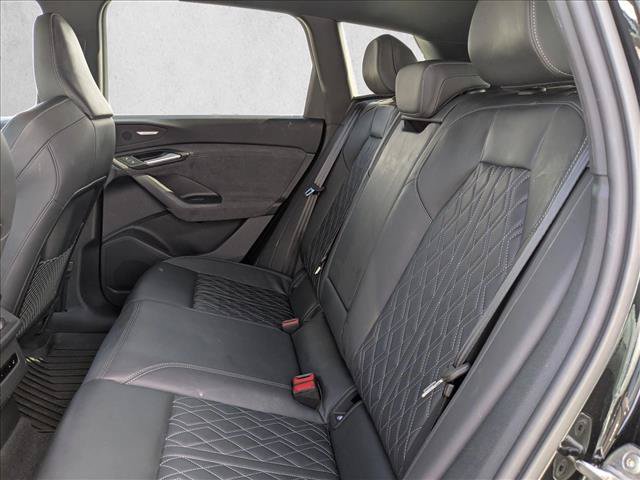 Used 2025 Audi SQ6 e-tron Premium Plus AWD/4WD image 15
