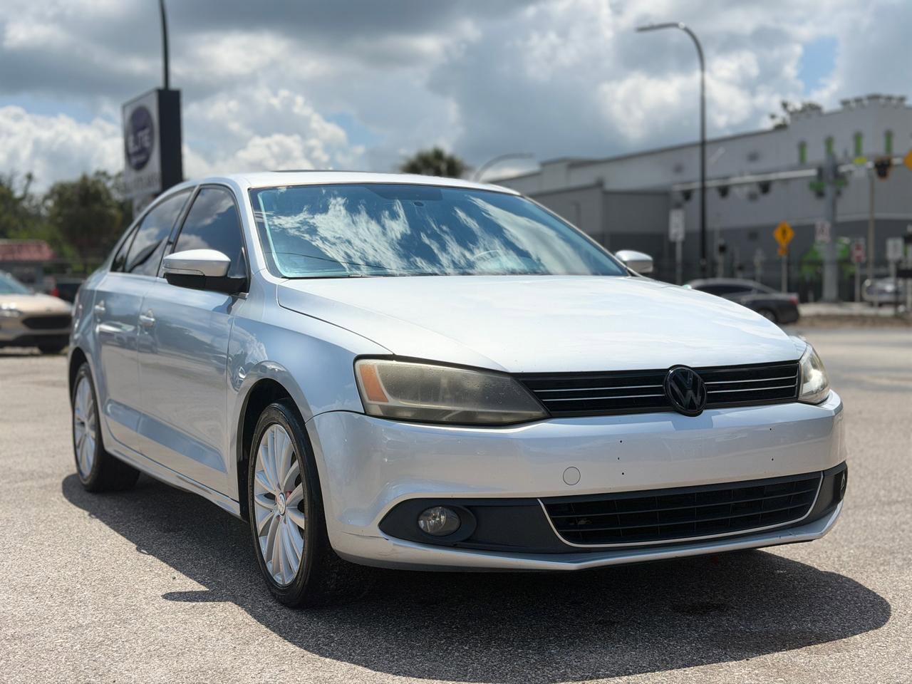 Used 2011 Volkswagen Jetta SEL FWD image 7