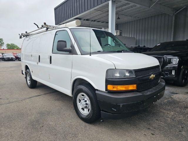 Used 2018 Chevrolet Express 2500 w/ Driver Convenience Package RWD image 2