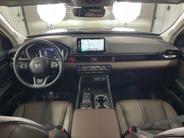 Used 2025 Honda Pilot Elite image 16