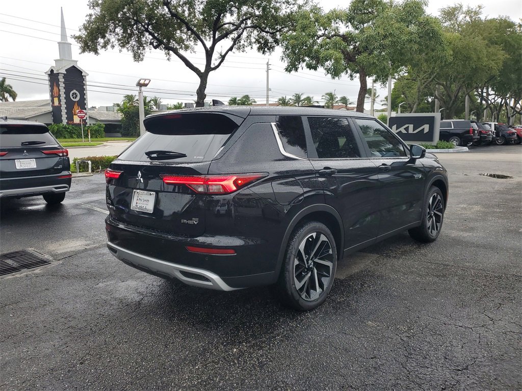 New 2025 Mitsubishi Outlander SE image 4