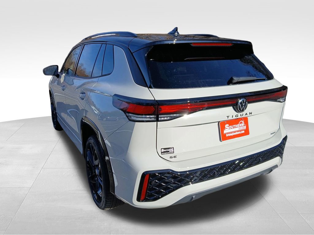 New 2026 Volkswagen Tiguan SE R-Line image 3