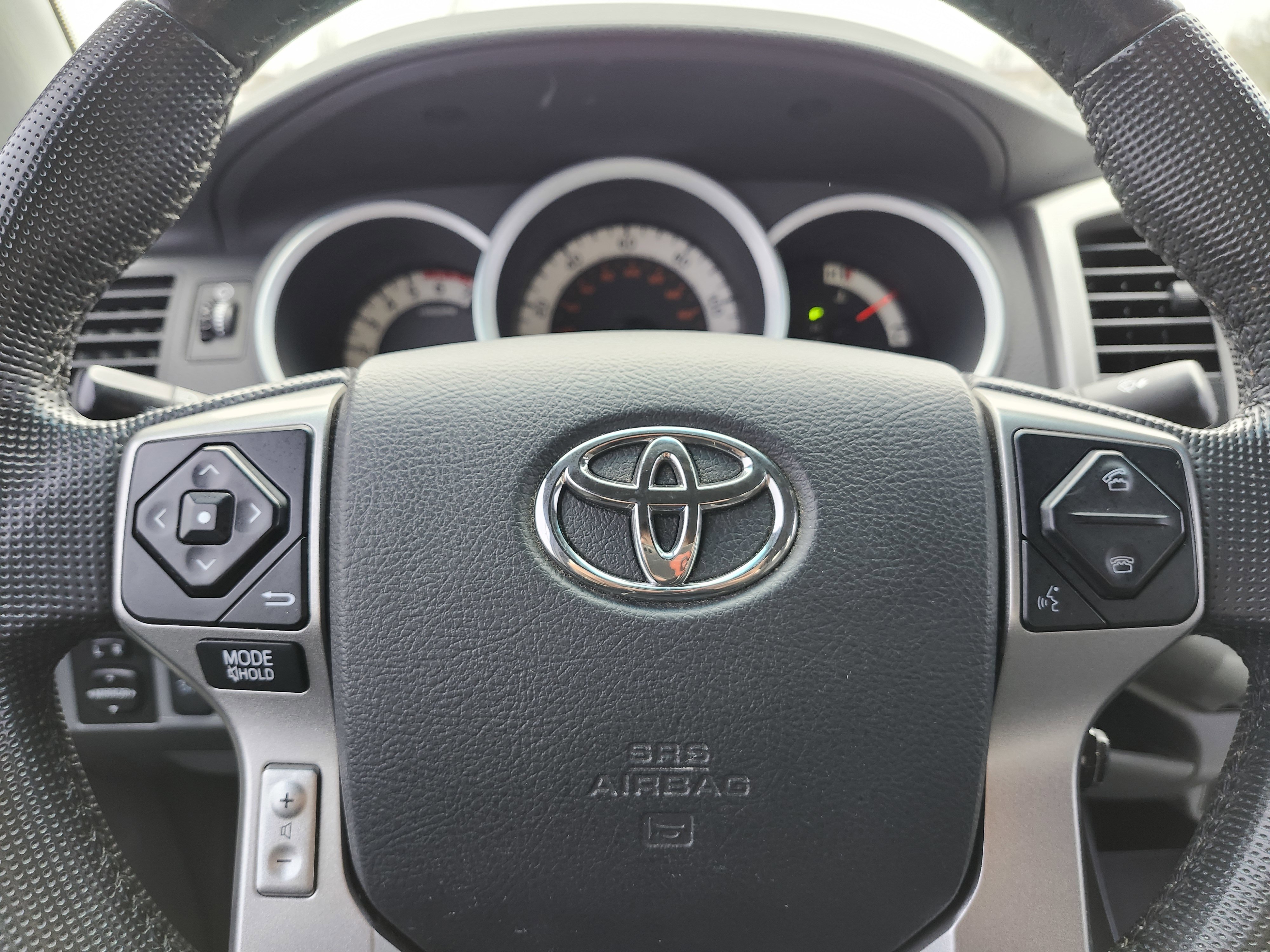 Used 2014 Toyota Tacoma 4x4 Double Cab w/ TRD Off-Road Package image 25