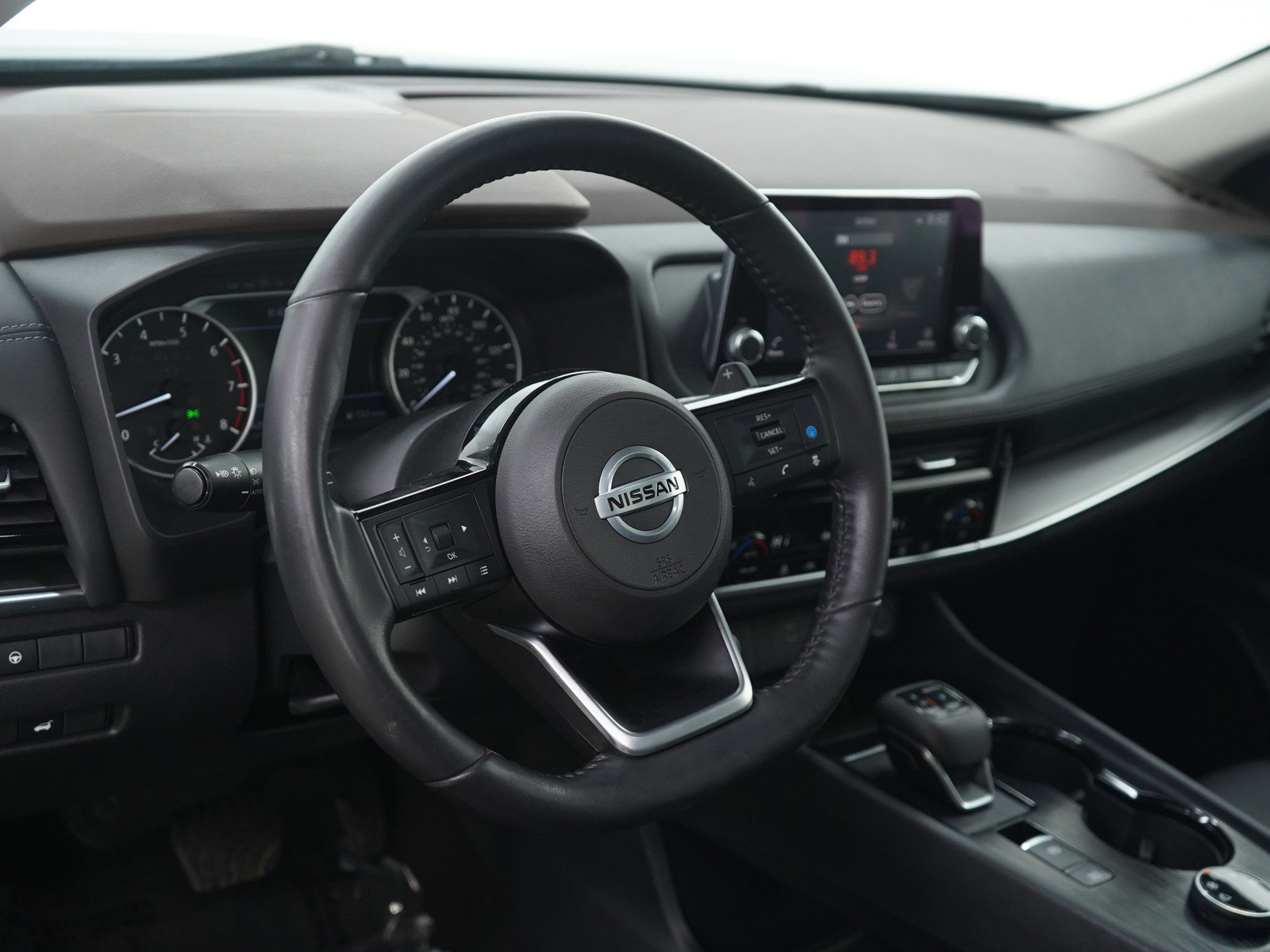 Used 2021 Nissan Rogue SV image 22