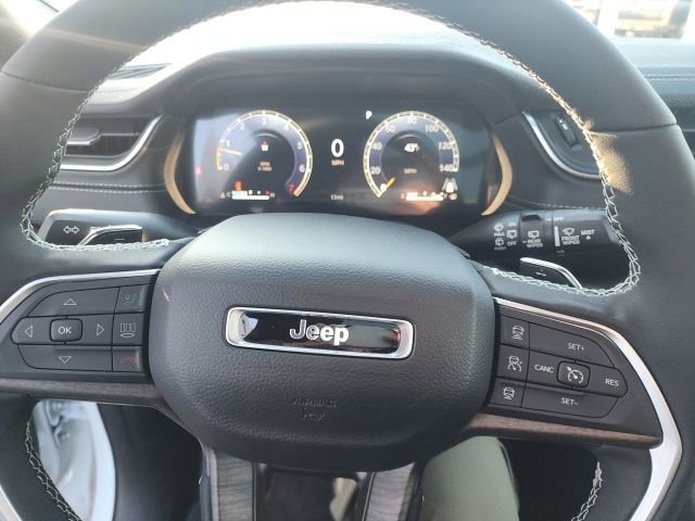 New 2025 Jeep Grand Cherokee Limited image 16