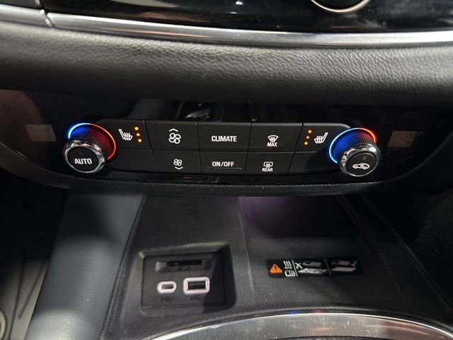 Used 2023 Buick Enclave Essence FWD image 5