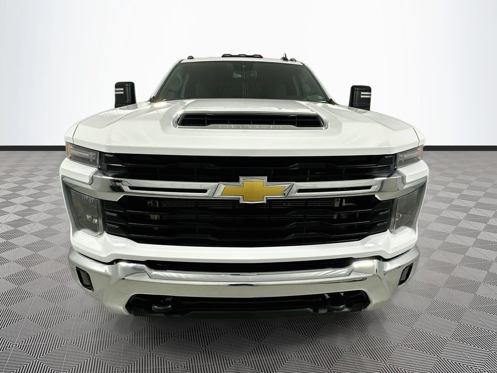 Used 2025 Chevrolet Silverado 3500 LT w/ Convenience Package AWD/4WD image 2