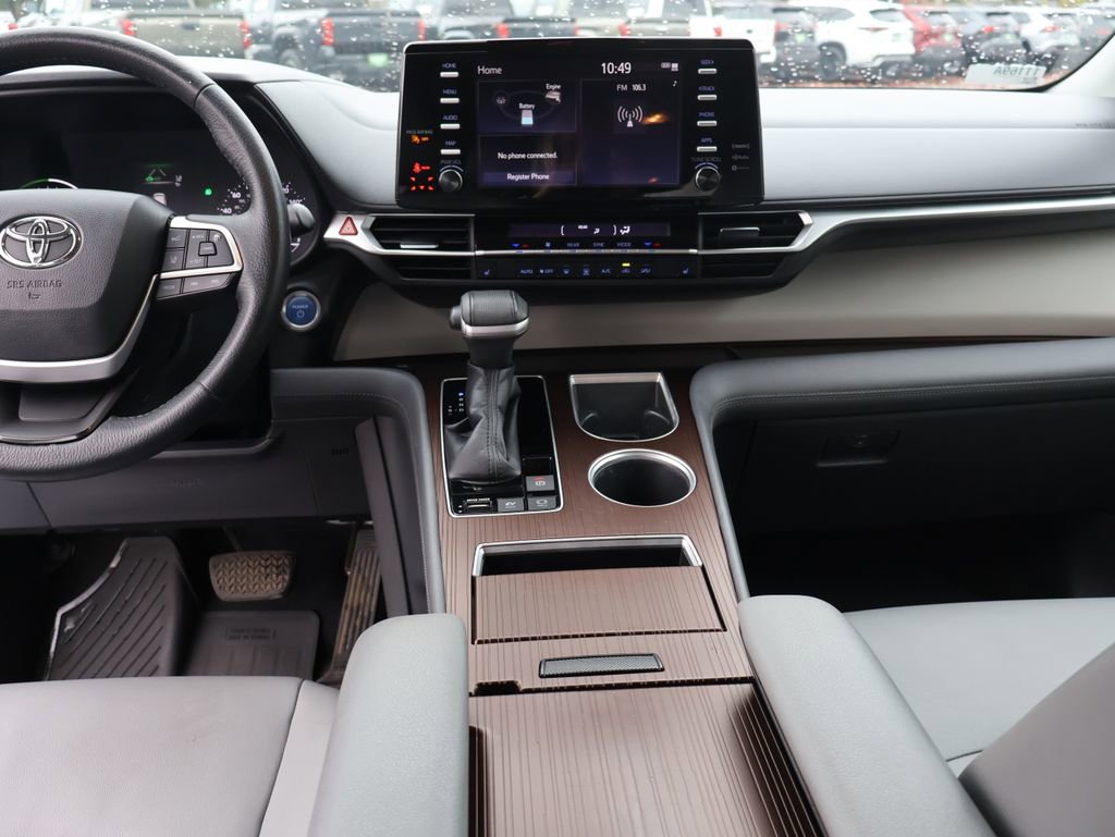 Used 2021 Toyota Sienna XLE image 25