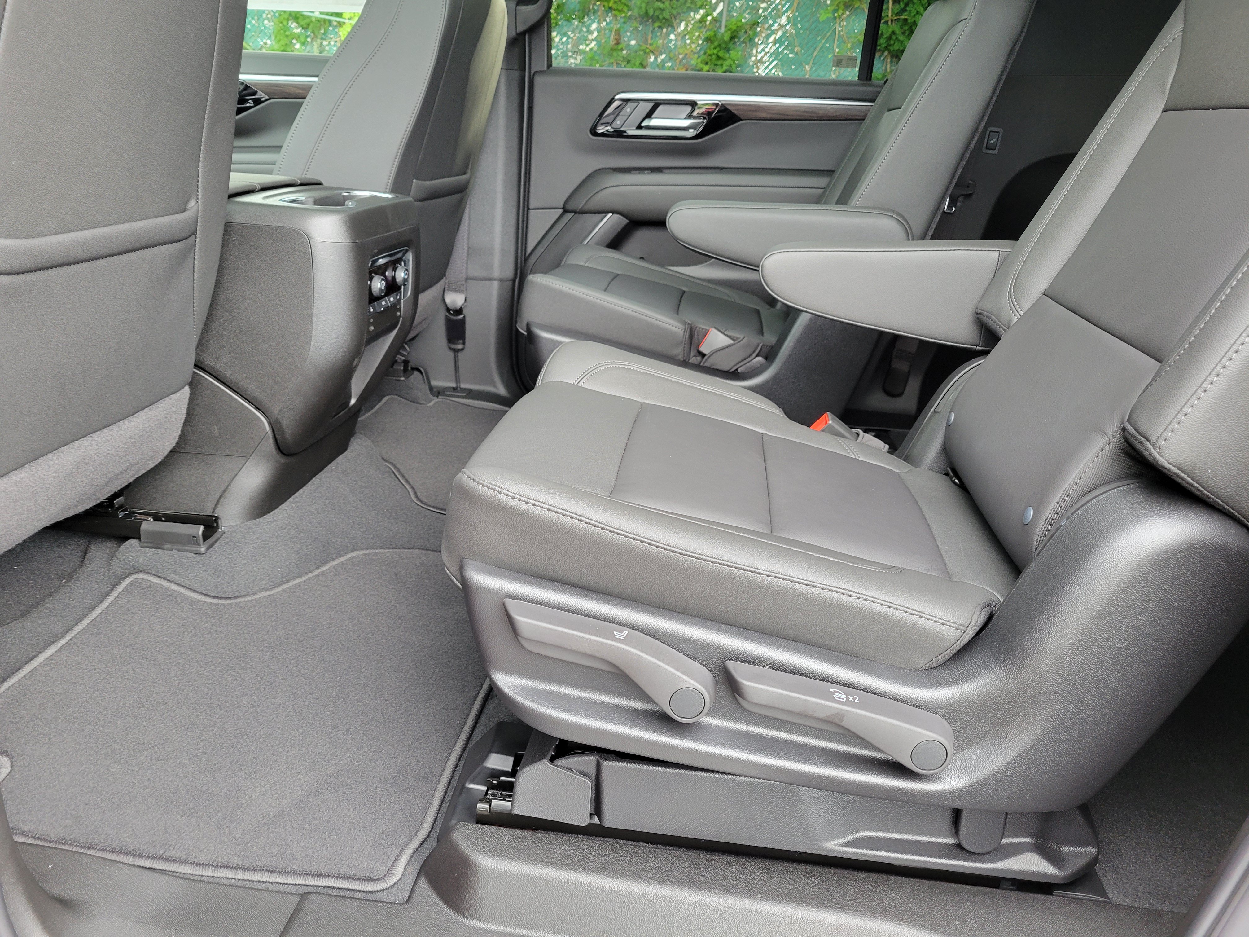 New 2026 Chevrolet Suburban Z71 w/ Z71 Off-Road Package AWD/4WD image 39