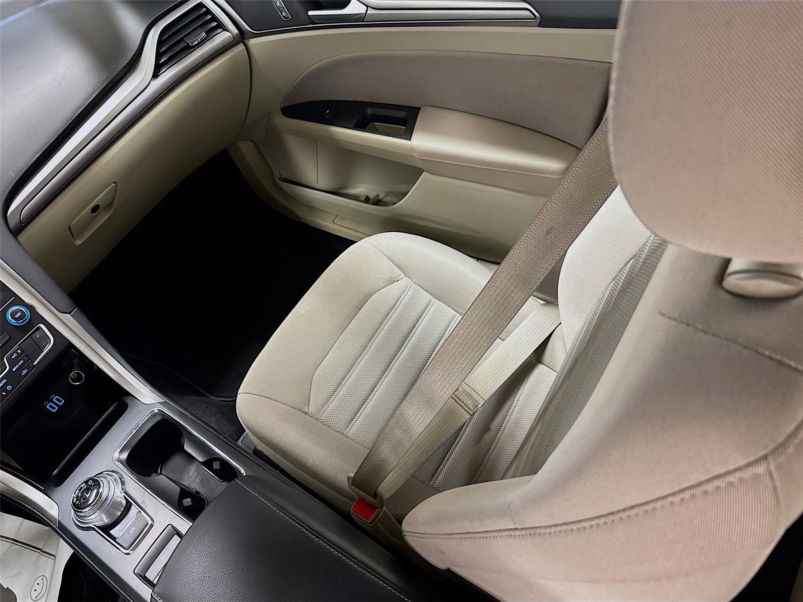 Used 2019 Ford Fusion SE image 22