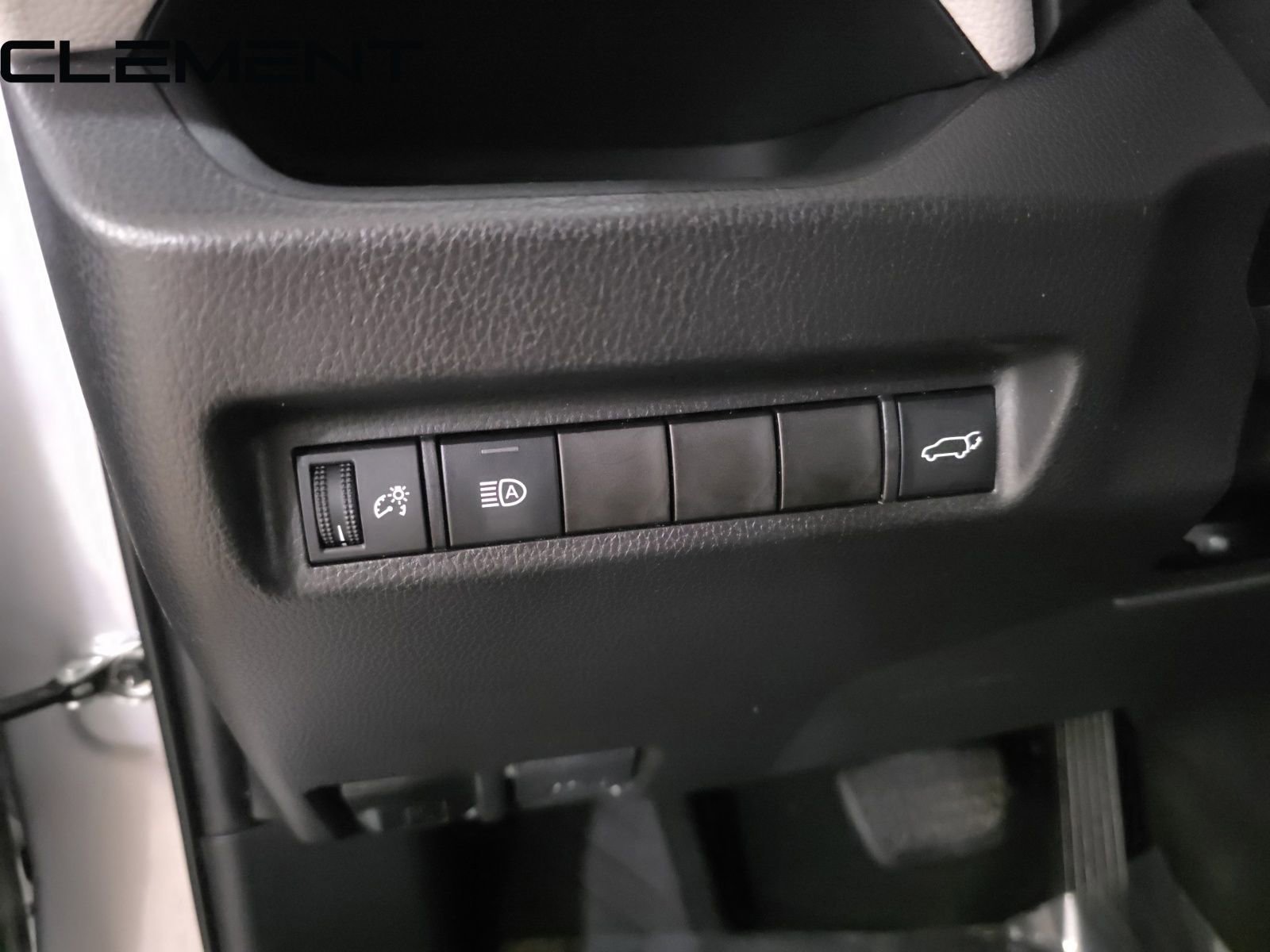 Used 2021 Toyota RAV4 XLE Premium image 13