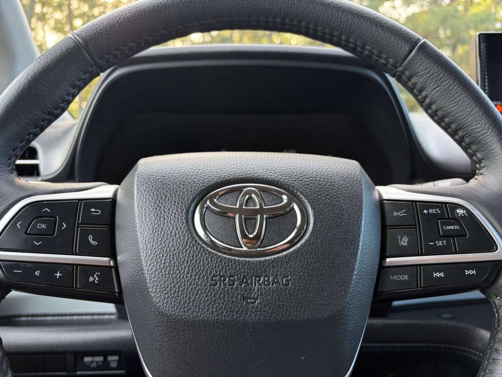 Used 2025 Toyota Sienna XLE FWD image 28