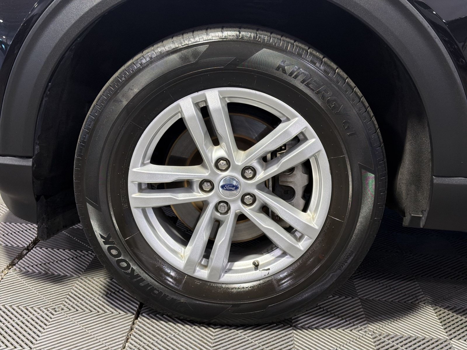 Used 2023 Ford Explorer XLT w/ Equipment Group 202A AWD/4WD image 17