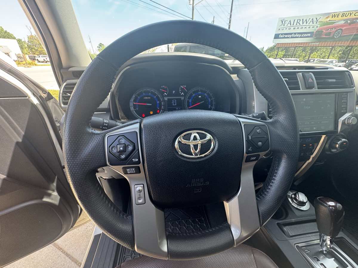 Used 2018 Toyota 4Runner SR5 AWD/4WD image 16
