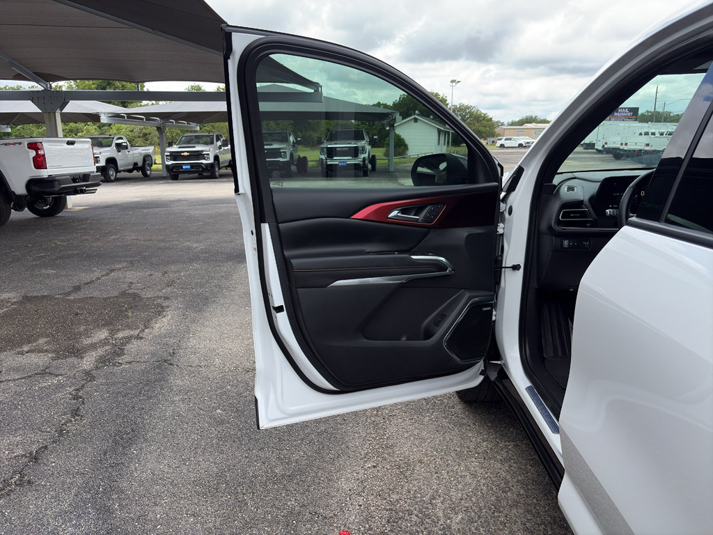 Used 2024 Chevrolet Traverse RS FWD image 11