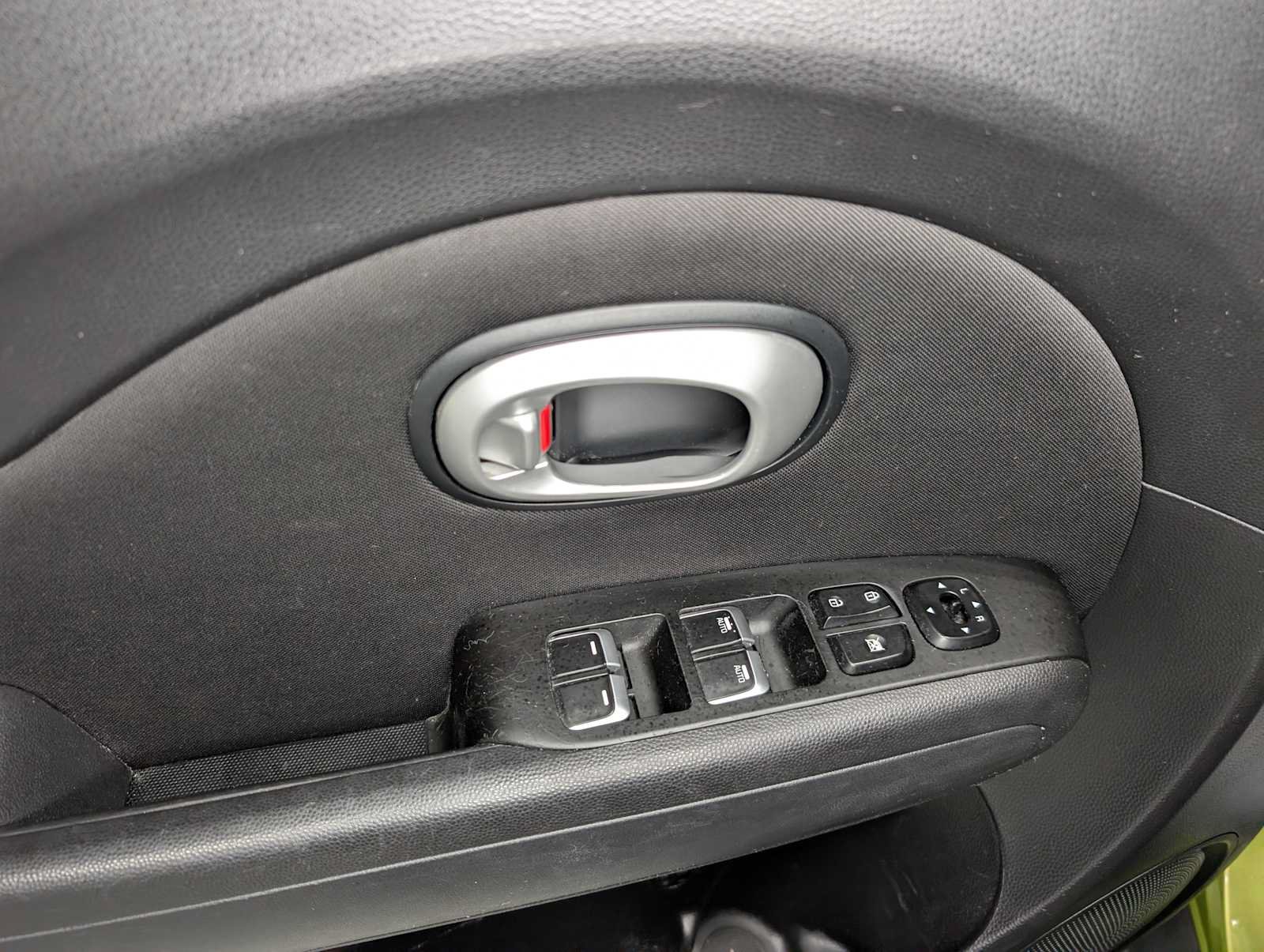 Used 2017 Kia Soul + FWD image 34
