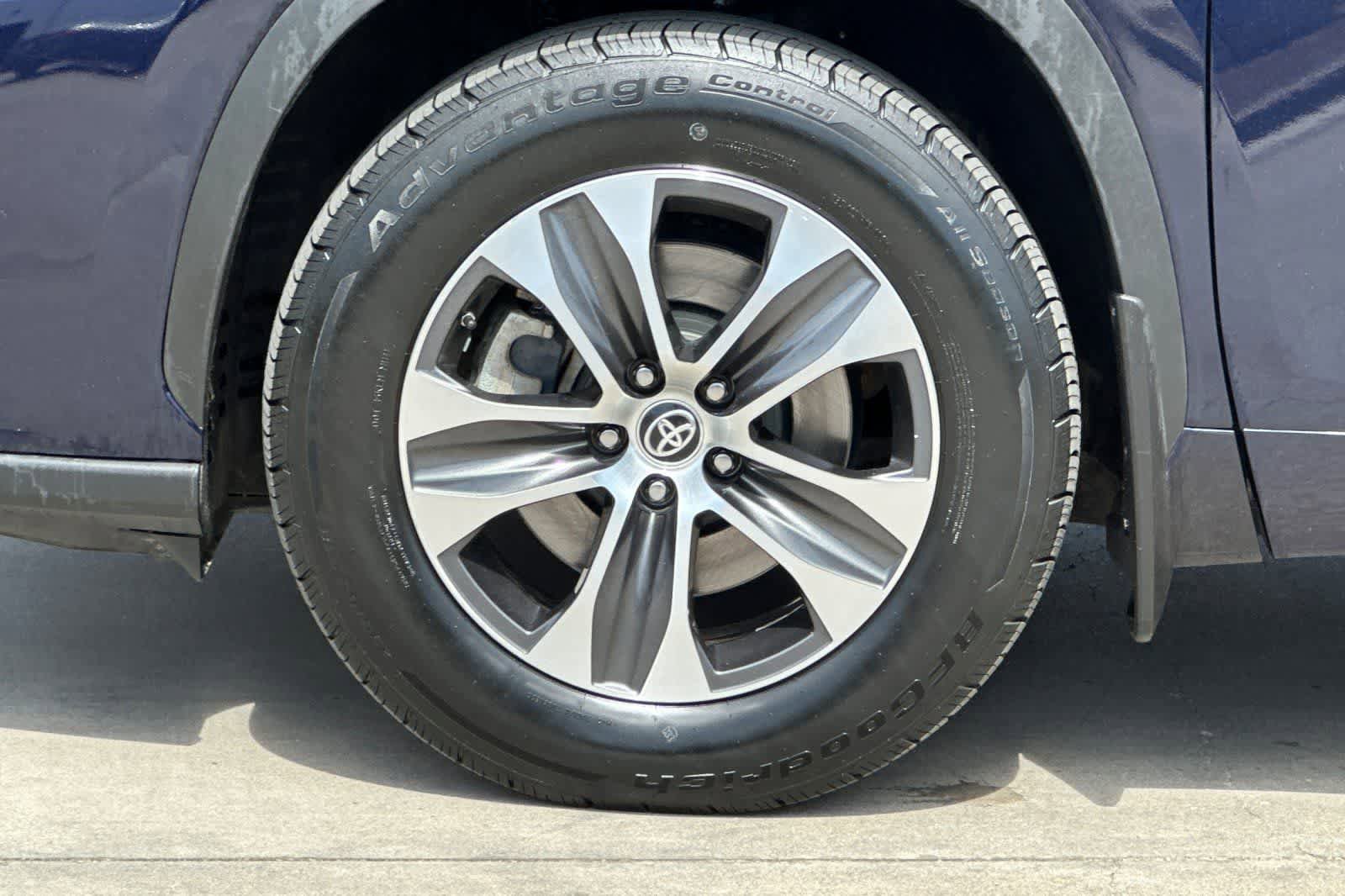 Used 2020 Toyota Highlander XLE image 36