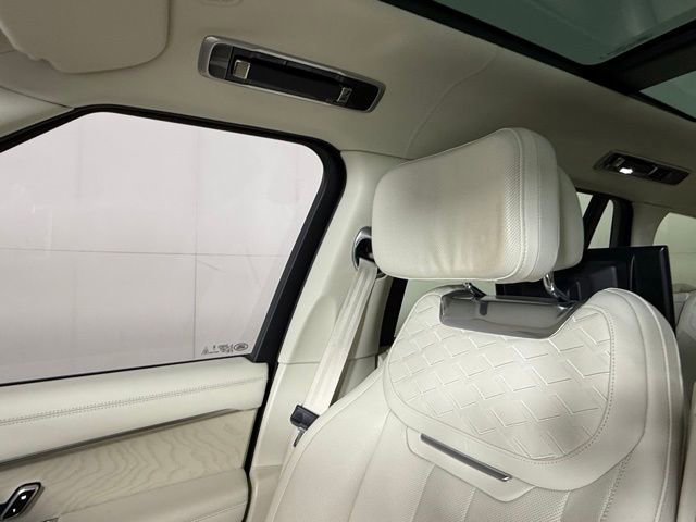 Used 2023 Land Rover Range Rover SV image 18