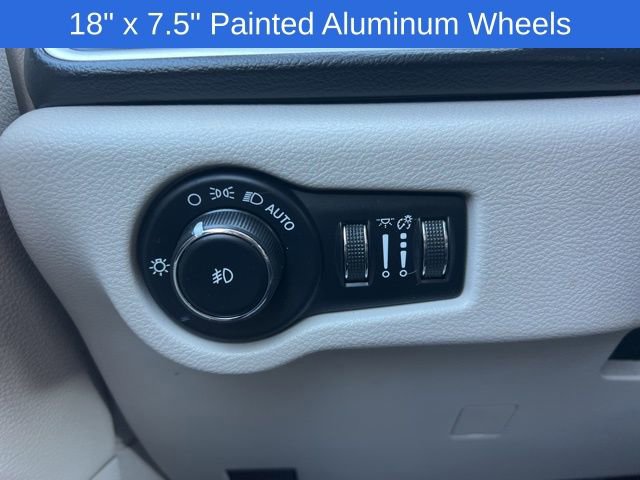 Used 2020 Chrysler Pacifica Touring-L w/ Tire & Wheel Group image 24