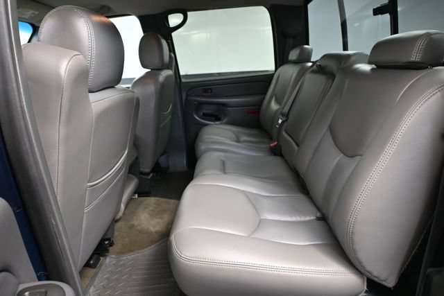 Used 2005 Chevrolet Silverado 2500 LS w/ Heavy-Duty Power Package AWD/4WD image 20