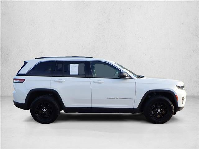 Used 2023 Jeep Grand Cherokee Laredo image 5