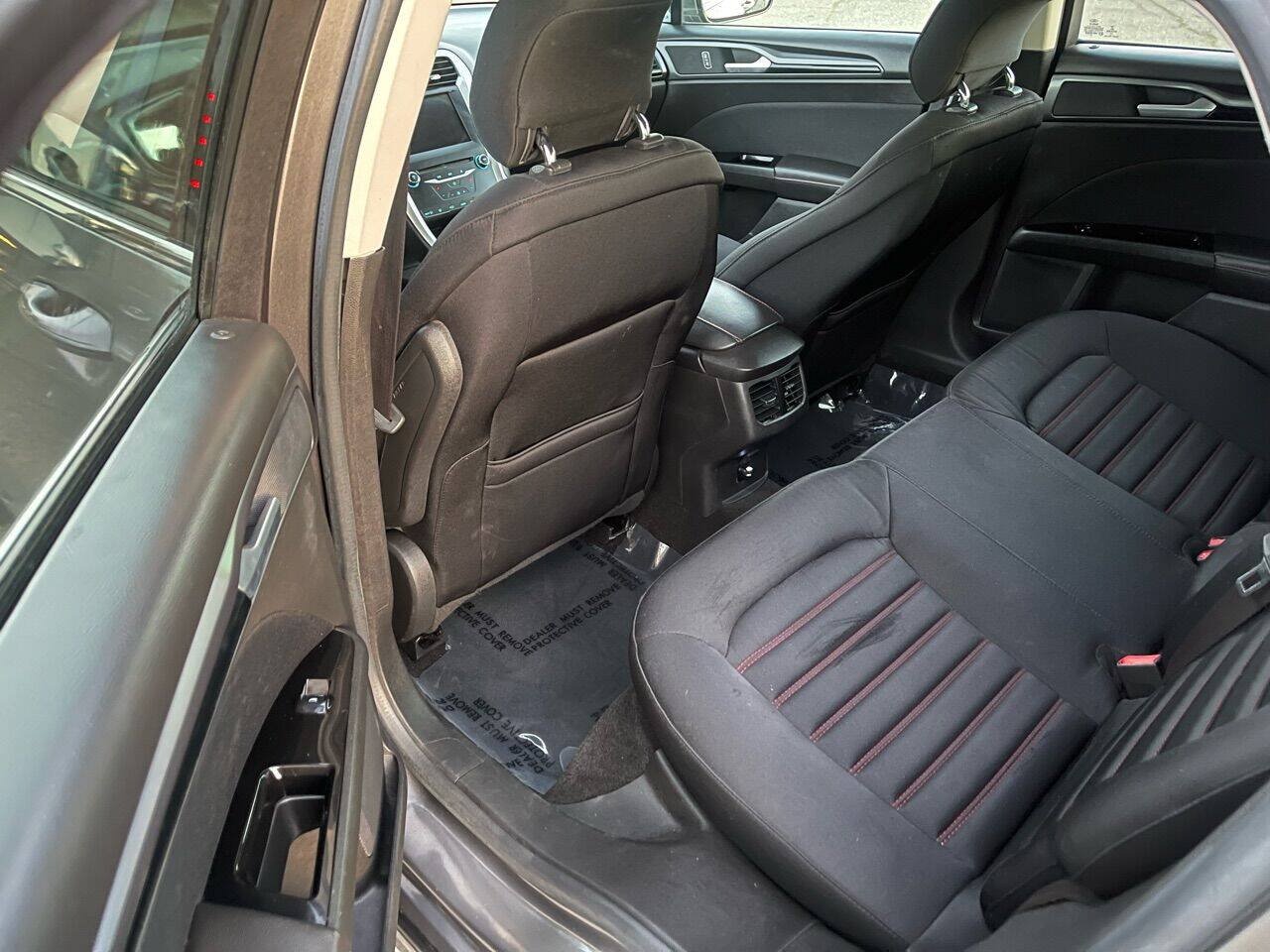 Used 2014 Ford Fusion SE FWD image 16