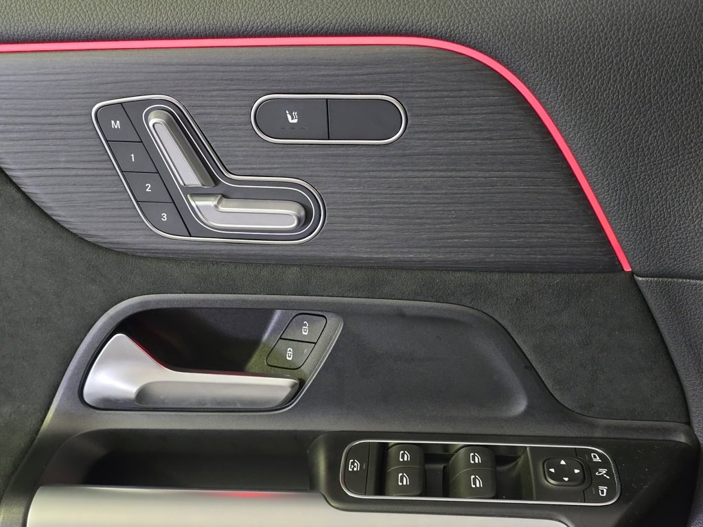 Used 2025 Mercedes-Benz GLA 35 AMG 4MATIC image 9