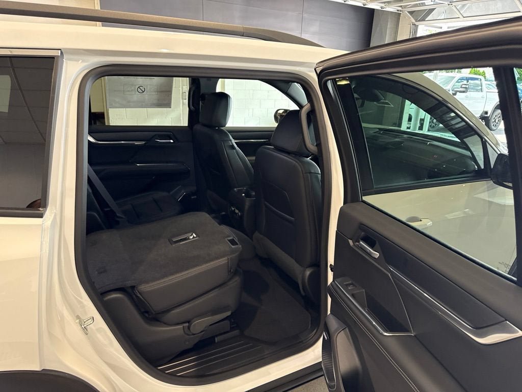 New 2026 GMC Acadia Elevation w/ Elevation Premium Package AWD/4WD image 15