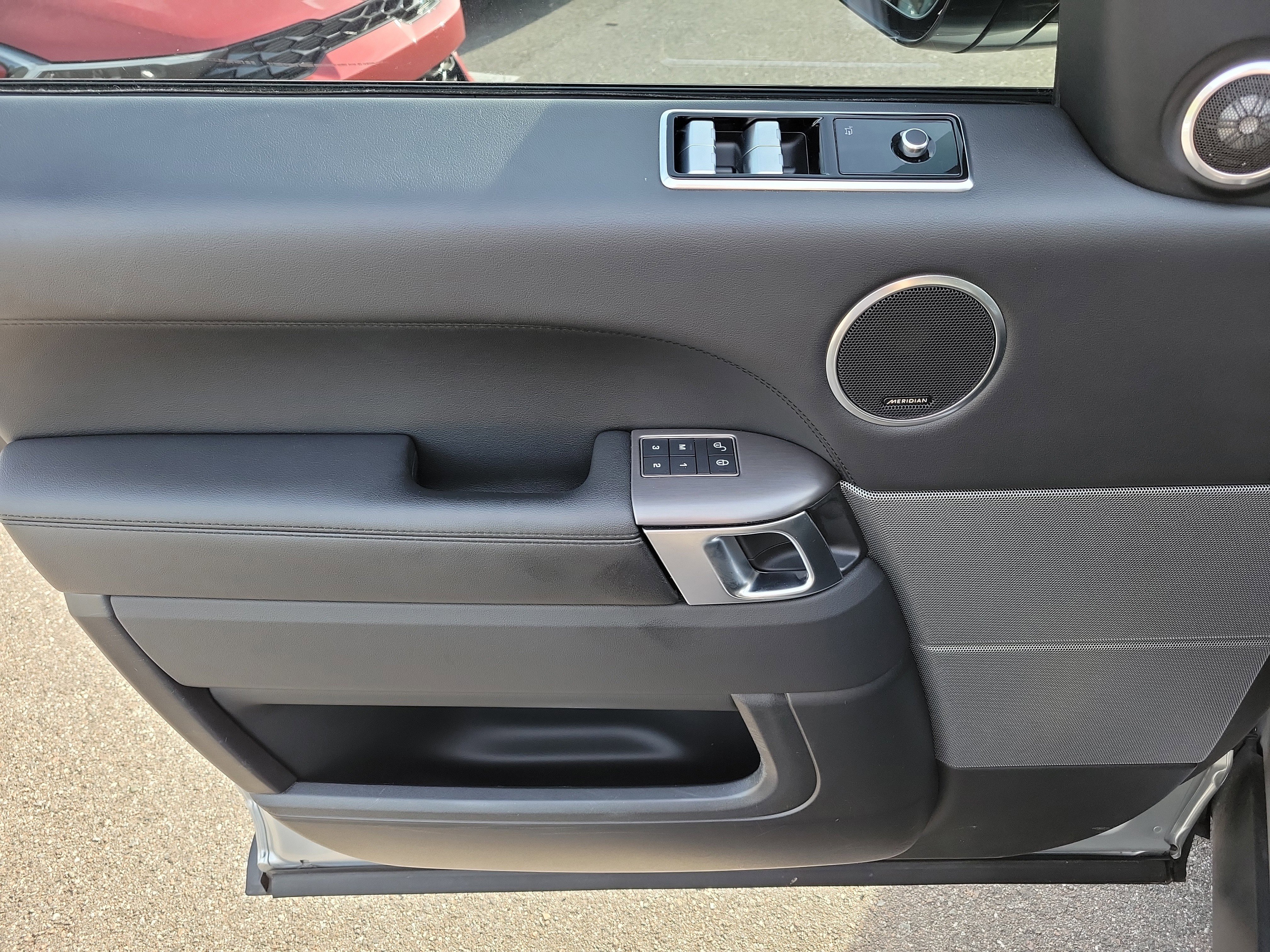 Used 2020 Land Rover Range Rover Sport SE image 21