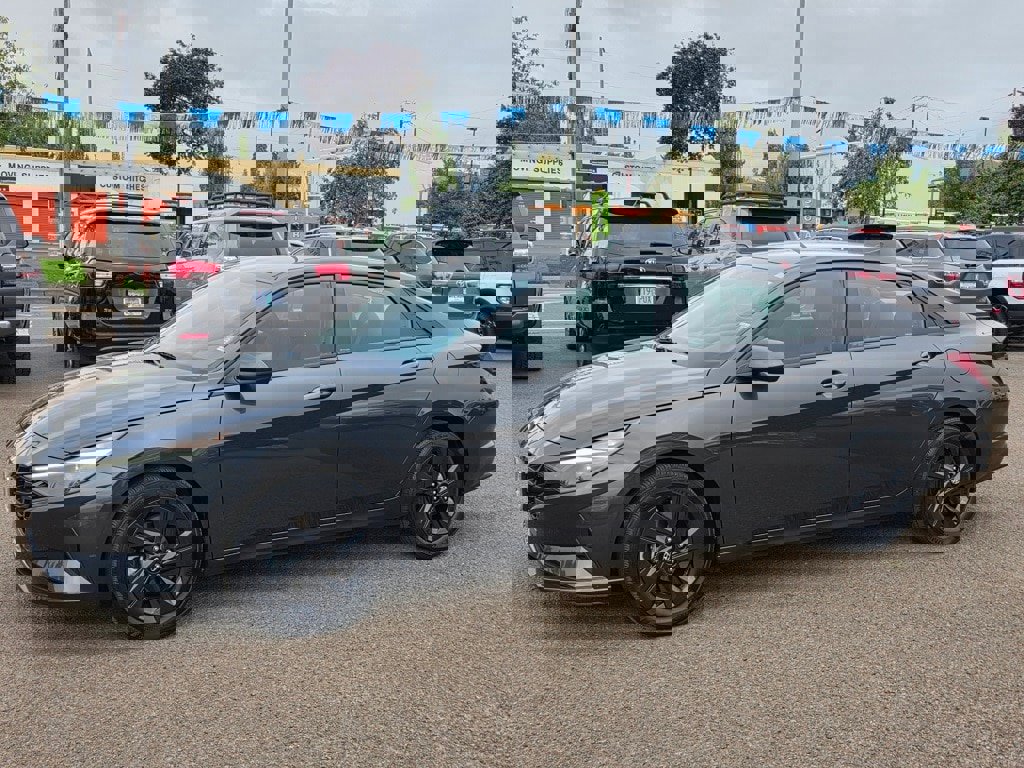 Used 2023 Hyundai Elantra SEL w/ Cargo Package image 32